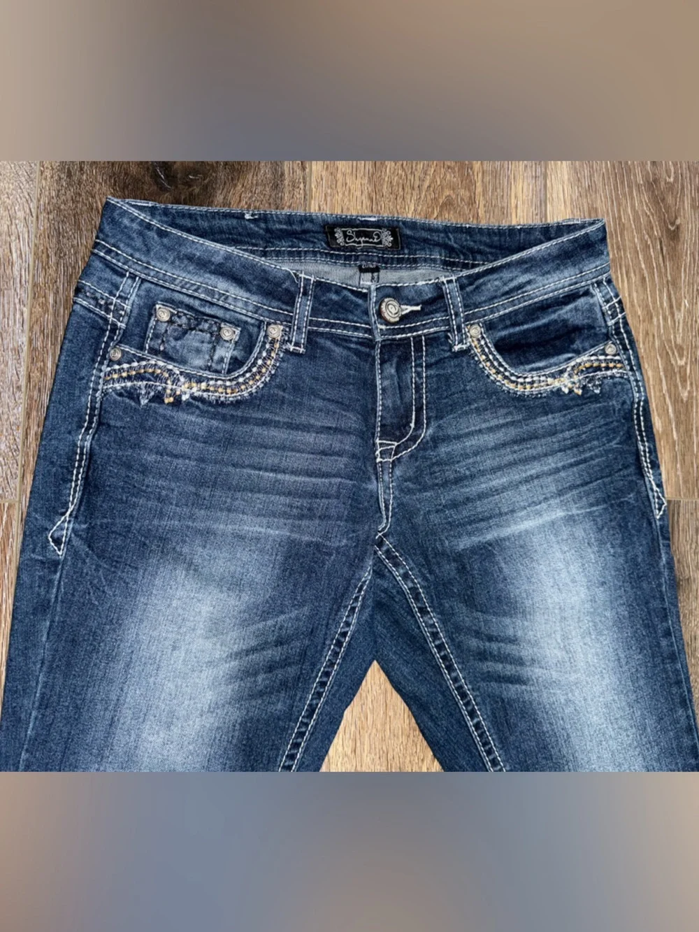 Shyanne Mid Rise Bootcut Dark Wash Metallic / Leather Embellished Jeans Size 27 - Picture 3 of 12
